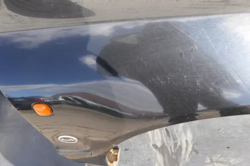 Audi A4 B5 (bis caMitte1999 Bild vergleic) Kotflügel vorne rechts schwarz LZ9U (123277)