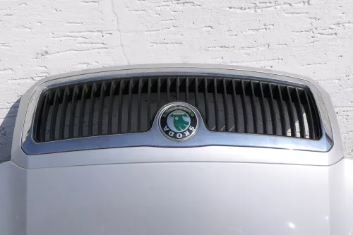 Skoda Fabia 6Y Motorhaube KLappe vorne silber grau LF7T mit Grill-Ecke geknickt (123804)