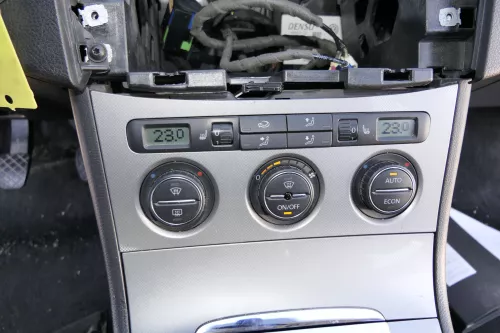 VW Passat 3C CC Mittelkonsole Verkleidung um Radio Klappe Abdeckung Dekor silber (125025)