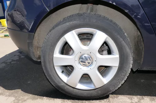 VW Golf 5 Touran Alufelgen Winterreifen M&S Reifen Felgen 205/55 R16 91H - 3-4mm (128329)