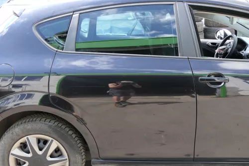 Seat Leon 1P Tür hinten rechts schwarz LC9Z metallic - ohne Anbauteile