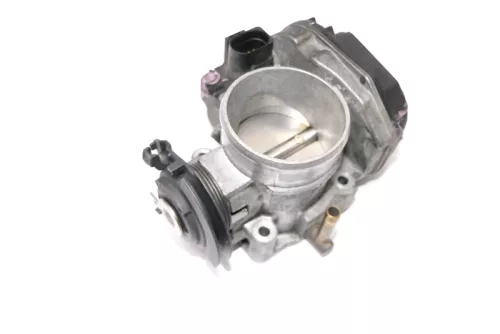 Audi A3 8L Golf 4 Drosselklappe Drosselklappenstutzen 06A133063G 1,8T AGU 110kw