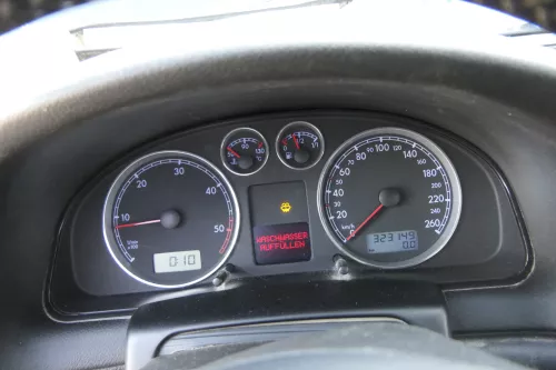 VW Passat 3BG Tacho Tachometer Kombiinstrument 323.000km 3B0920829A Diesel TDI