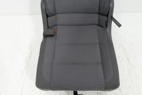VW Touran Sitz hinten links (hintern Fahrersitz) Rücksitz anthrazit Isofix (130530)