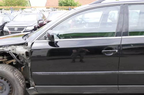 VW Passat 3B 3BG Kombi + Limo Tür vorne links Fahrertür schwarz L041 uni