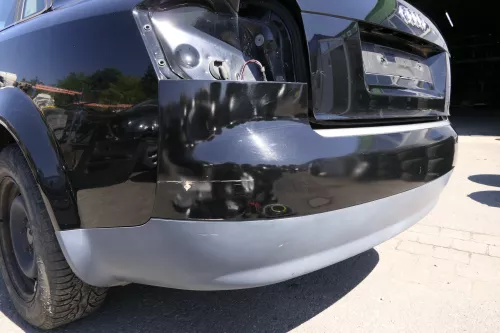 Audi A4 8E B6 Limousine Stoßstange hinten mit Spoiler schwarz LY9B PDC (140766)