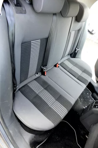 VW Golf 5 V Sitz Sitze hinten Rückbank Rücksitzbank 3 Punkt Lehne United (140867)