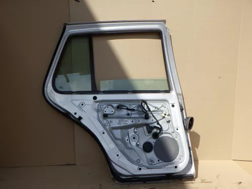 VW Golf 4 Limousine Tür hinten links silber LB7Z (KEINkombi) lackierte Leiste 33 (141093)