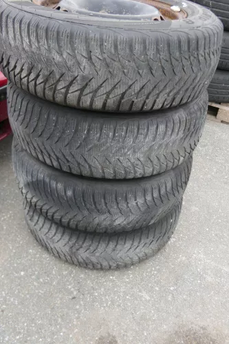 Audi A4 B5 A6 4B Passat 3BG Felgen Reifen Winterreifen M+S 195/65 R15 91T 4-5mm (141723)