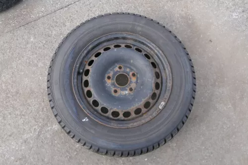 Audi A4 B5 A6 4B Passat 3BG Felgen Reifen Winterreifen M+S 195/65 R15 91H 8mm (141727)