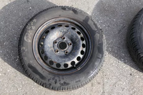 VW Golf 6 Caddy 2K 195/65 R15 91T Winterreifen M+S Felgen Reifen M&S ca. 7-8mm (141731)