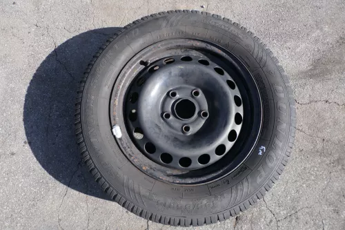 VW Golf 6 Caddy 2K 195/65 R15 91T Winterreifen M+S Felgen Reifen M&S ca. 5-6mm (141740)