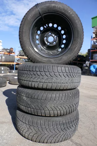 VW Golf 6 Caddy 2K 195/65 R15 91T Winterreifen M+S Felgen Reifen M&S ca. 5-6mm