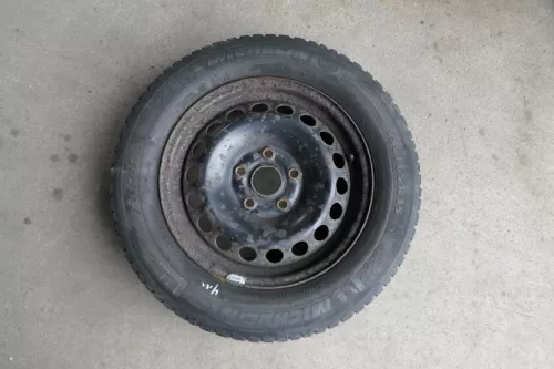 VW Golf 6 Caddy 2K 195/65 R15 91T Winterreifen M+S Felgen Reifen M&S ca. 4-5mm (141752)