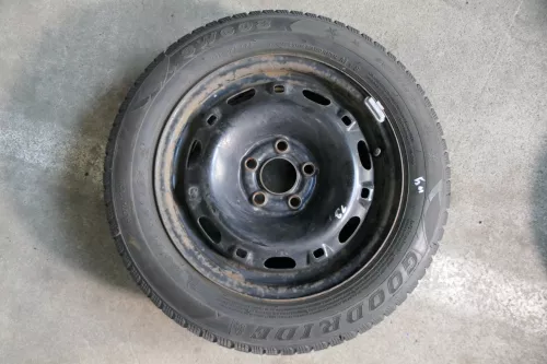 VW Polo 9N3 Ibiza Felgen Reifen 185/60 R14 82H Winterreifen 6jx14H2 ET37 # 5-6mm (141768)