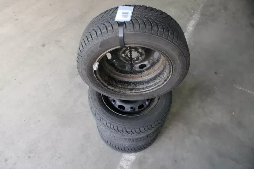 VW Polo 9N3 Ibiza Felgen Reifen 185/60 R14 82H Winterreifen 6jx14H2 ET37 # 5-6mm (141768)