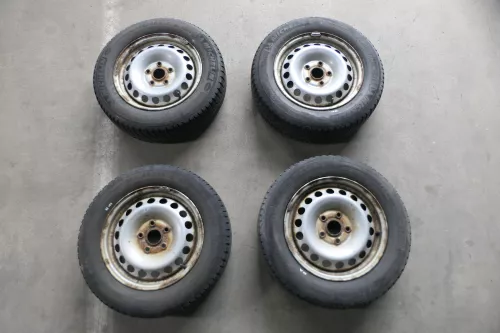 4x Golf 6 Caddy 2K 195/65 R15 91T Winterreifen M+S Felgen Reifen M&S ca. 4mm