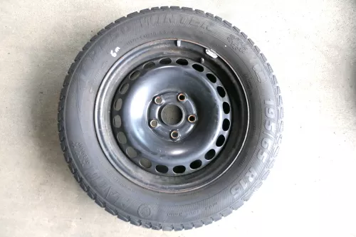 VW Golf 6 Caddy 2K 195/65 R15 91T Winterreifen M+S Felgen Reifen M&S ca. 6mm (141773)