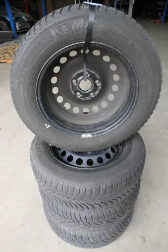 VW Golf 6 Touran 1T 195/65 R15 91H Winterreifen M+S Felgen Reifen M&S ca. 5-6mm (141782)