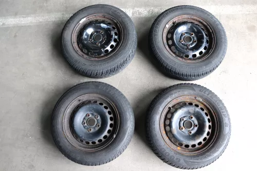 Audi A4 B5 A6 4B Passat 3BG Felgen Reifen Winterreifen M+S 195/65 R15 91T 5-7mm