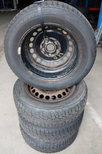 Audi A4 B5 A6 4B Passat 3BG Felgen Reifen Winterreifen M+S 195/65 R15 91T 4-6mm (141791)