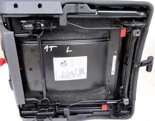 VW Touran Sitz hinten links (hintern Fahrersitz) Rücksitz Isofix 141943 (141943)