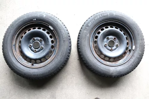 2x A4 B5 A6 4B Passat 3BG Felgen Reifen Winterreifen M+S 195/65 R15 91T 5-6mm