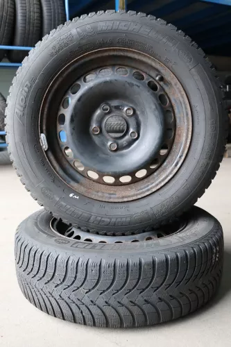 2x A4 B5 A6 4B Passat 3BG Felgen Reifen Winterreifen M+S 195/65 R15 91T 5-6mm (142004)