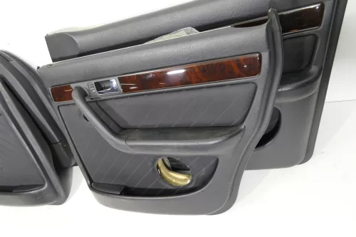 Audi A6 4A Türverkleidung Verkleidung Tür vorne +hinten links und rechts 4 x Stü (142187A)