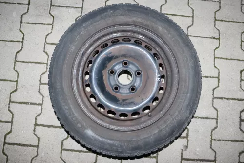 Audi A4 B5 A6 4B Passat 3BG Felgen Reifen Winterreifen M+S 195/65 R15 91T c4-6mm (142227)