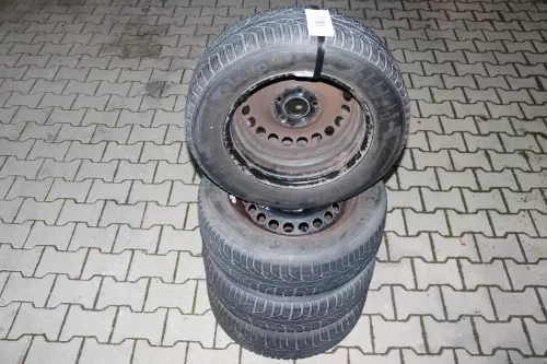 Audi A4 B5 A6 4B Passat 3BG Felgen Reifen Winterreifen M+S 195/65 R15 91T c4-6mm (142227)