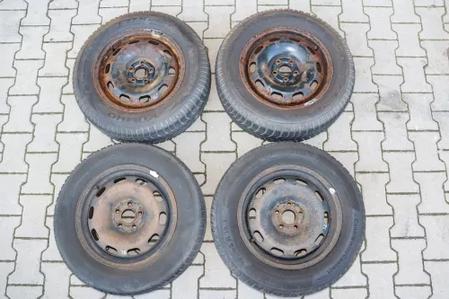 4x VW Golf 4 Bora A3 Bora 195/65 R15 91T Winterreifen M+S Reifen Felgen ca.6mm