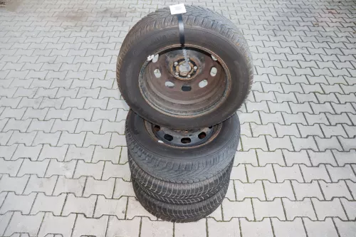 4x VW Golf 4 Bora A3 Bora 195/65 R15 91T Winterreifen M+S Reifen Felgen ca.6mm (142231)