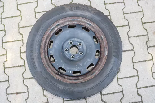 VW Golf Touran Felgen Winterreifen M&S Reifen 195/65 R15 91H 1K0601025C 6-7mm (142239)