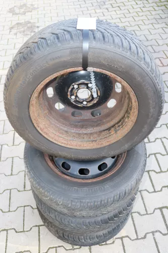 VW Golf Touran Felgen Winterreifen M&S Reifen 195/65 R15 91H 1K0601025C 6-7mm (142239)