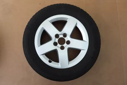 Audi A3 8L Alufelgen Reifen Felgen 195/65 R15 Sommerreifen 8L0601025P 3-4mm (142569)