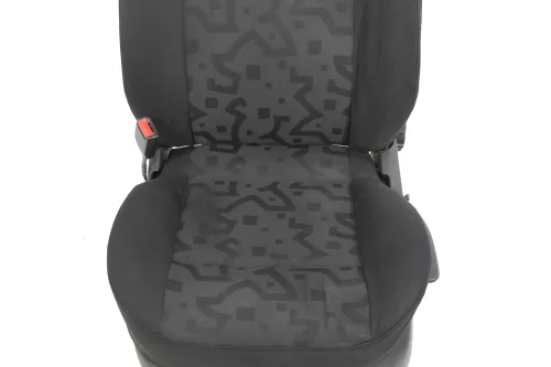 VW Golf 4 Bora Sitz vorne links Fahrersitz 2/3-Türer klappbar Airbag (143789)