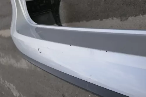 Passat 3C Limousine Stoßstange hinten Heckstoßstange Stoßfänger silber LA7W PDC (143925)