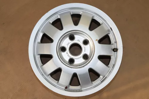 1x Audi A4 A6 Alufelge original 8D0601025M 6j x16H2 ET45