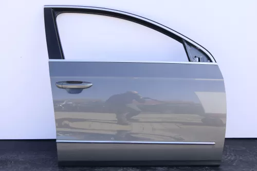 VW Passat 3C Kombi oder Limo Tür vorne rechts Beifah grau LA7T OHNE Anbauteil