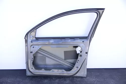 VW Passat 3C Kombi oder Limo Tür vorne rechts Beifah grau LA7T OHNE Anbauteil (144550)