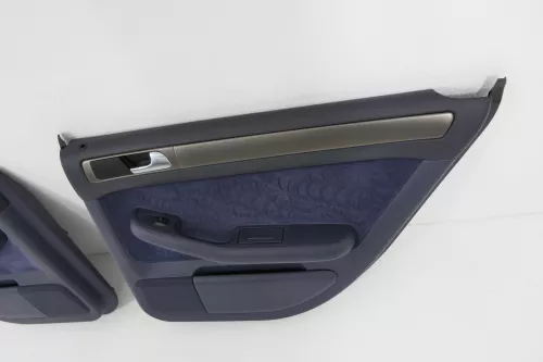 Audi A6 4B Türverkleidung Verkleidung Tür hinten links + rechts blau Velour (144888)