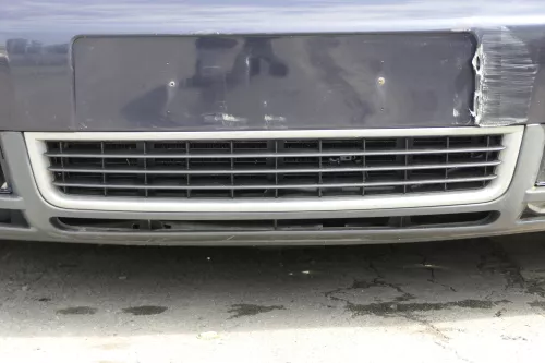 Audi A4 8E B6 Gitter Stoßstange vorne Blende Abdeckung Kappe mitte mittig (146051)