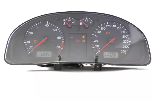 VW Passat 3B Tacho Tachometer Kombiinstrument 142.000km 3B0919861B Benziner