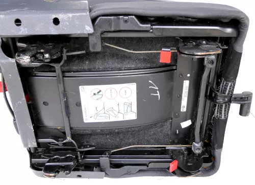 VW Touran Sitz hinten mitte mittig (1. Reihe) Rücksitz anthrazit schwarz United (147036)