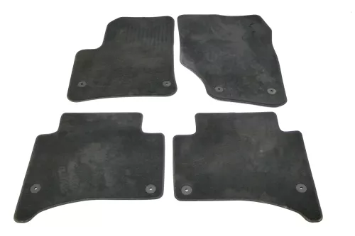 4x VW Touareg 7L Fußmatten Fußmatte vorne rechts links hinten 7L6862477N