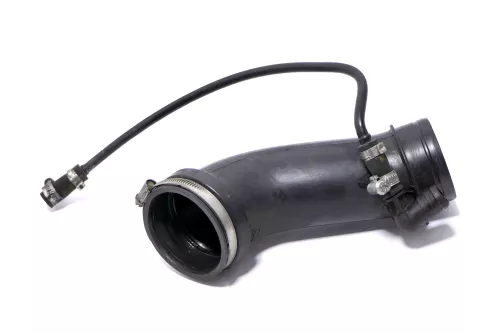 VW Passat 3B Audi A4 B5 Rohr Verbindungsrohr Schlauch 74kw AHL ADP ARM ANA 101PS