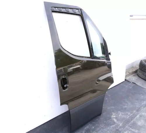 Iveco Daily 6 VI 7 VII Tür vorne rechts Beifahrertür braun (UPS braun) ab 2015 D (147561)