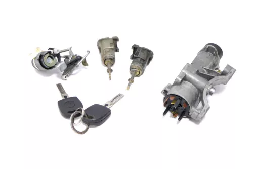 VW Golf 4 Lim Schloßsystem 2x Türschloß 2x Schlüssel Zündschloß Heckschloß (147931)