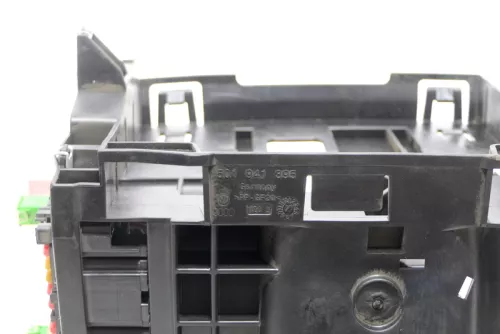 VW Golf Touran Sicherungskasten 5Q0937615C Zentralelektrik Relaisträger Halter (148062)